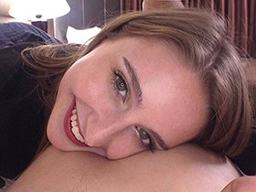 ロスでナンパしたスケボー大好き留学生が日本の中年おじさんにお願いされて断れず赤面困惑AV出演レイニー（21歳）　サンプル画像05